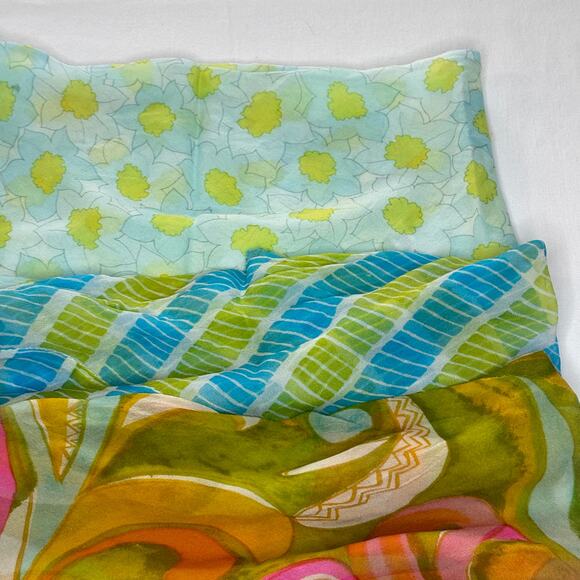 Lot of 4 Vintage Silk Infinity Scarves Neckerchiefs Novelty Print Wounded Bird - Picture 12 of 12